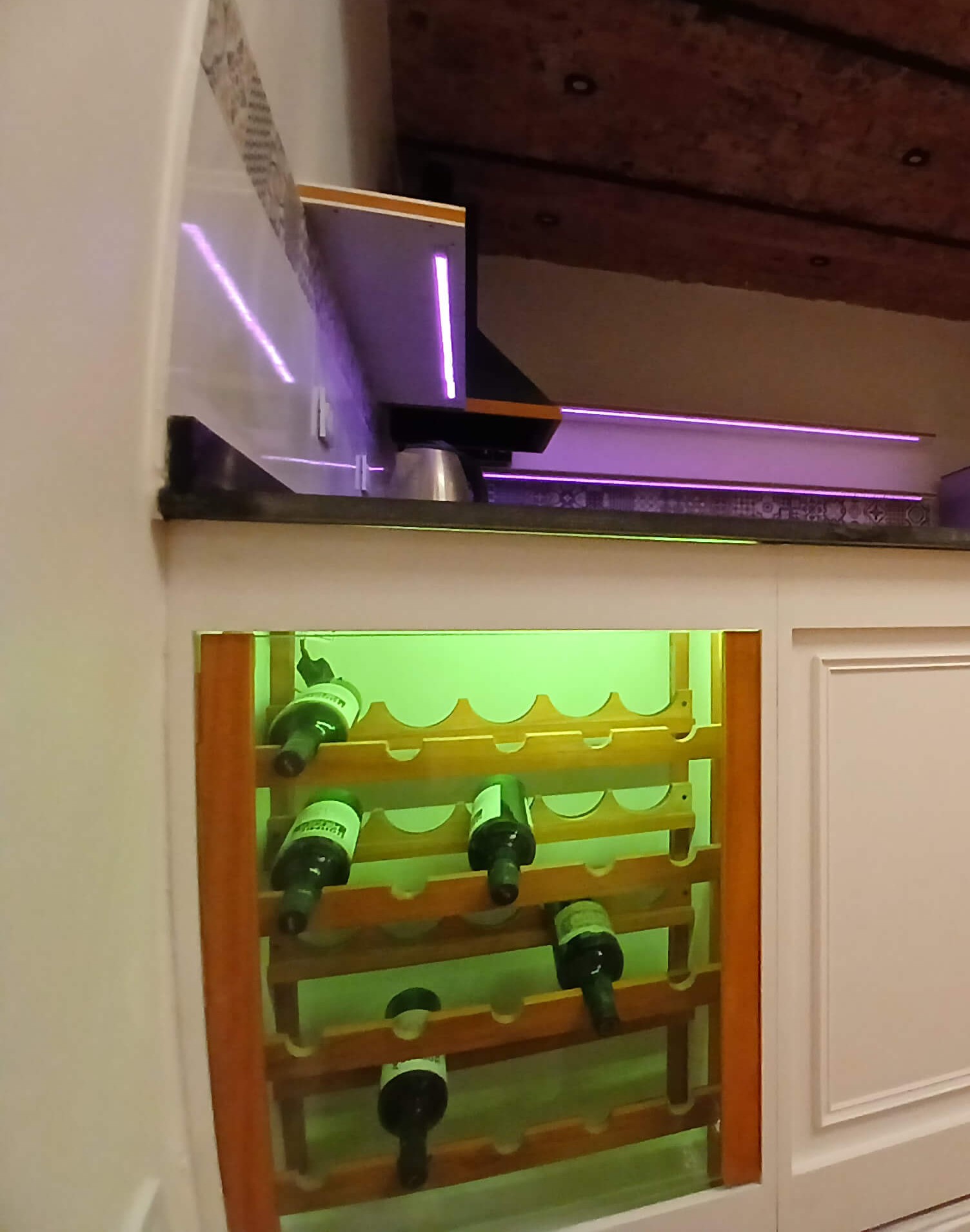 Mueble a medida de cocina con bodega incluida, sistema push pop