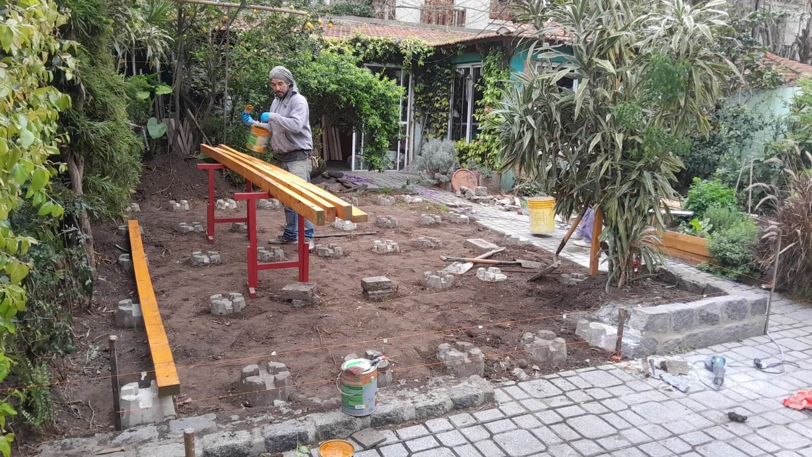 Comenzamos removiendo la estructura anterior y creando estructuras de base.
