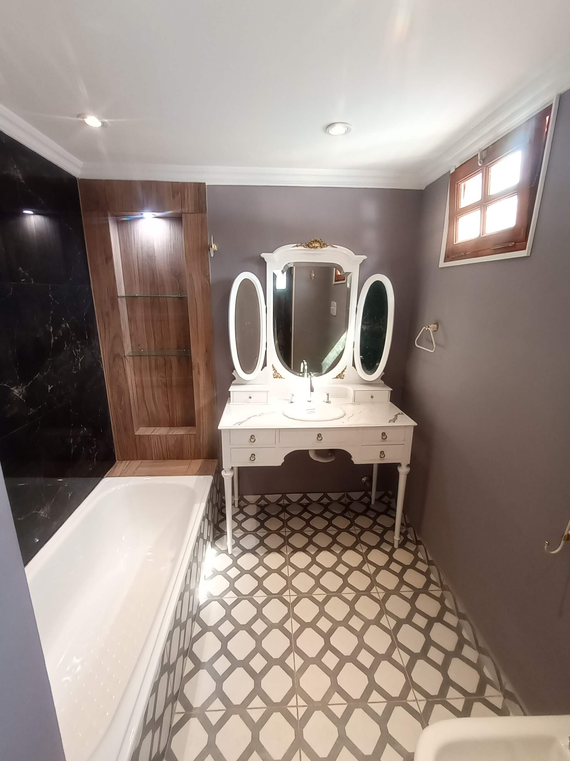 baño con vanitory reciclado.