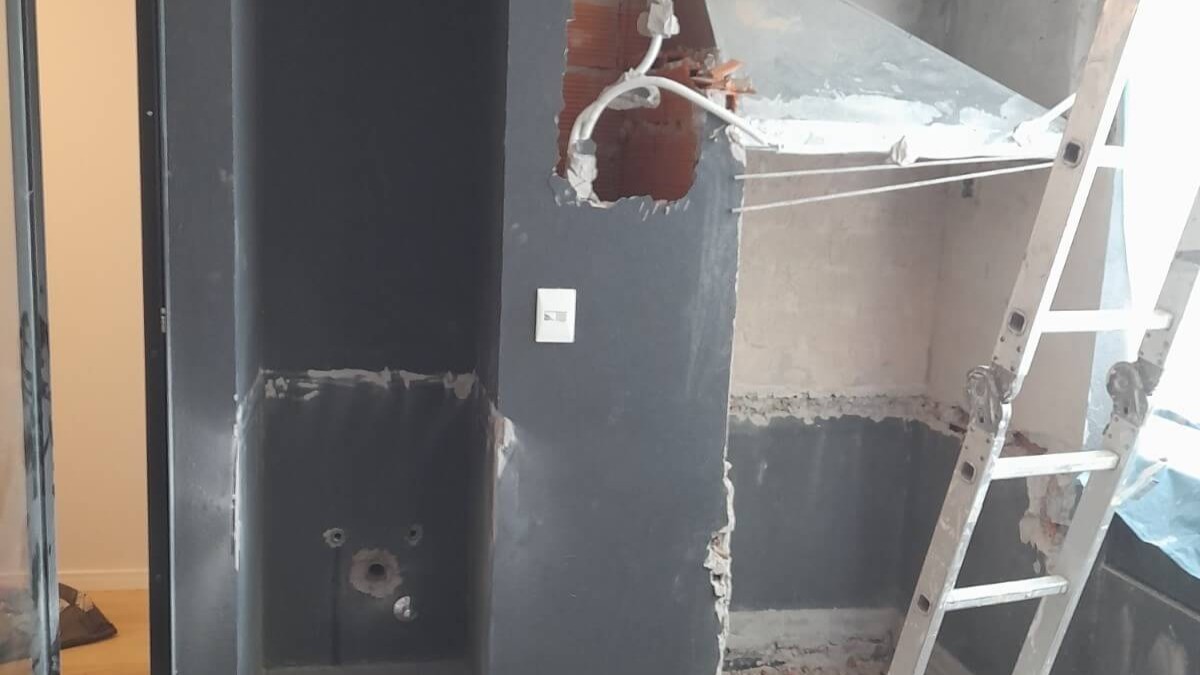 Proceso de remodelaion del espacio parrilla a oficina